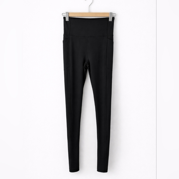 Victoria's Secret Pants - Victoria’s Secret Black Leggings – Size 6 – Side Pockets